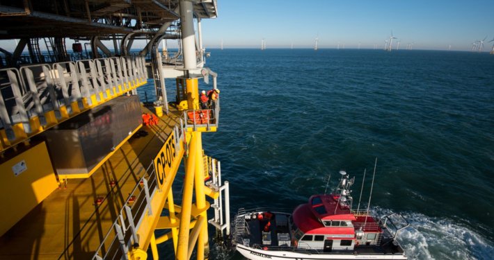 Blyth Aqualink Windfarm Support Vessel at a Windfarm Site Aqualink Windfarm Support Vessel at Windfarm Site